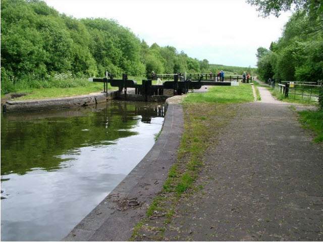 Lock No.2 and Bridge E of Poolstock Lane